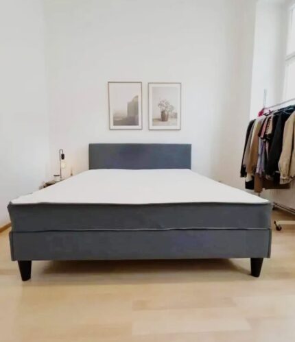 Kingsize bed with mattress